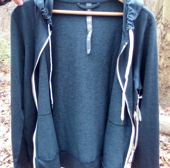 Vuori Halo Performance Hoodie Midnight Heather Women's Medium NWT - Picture 7 of 7